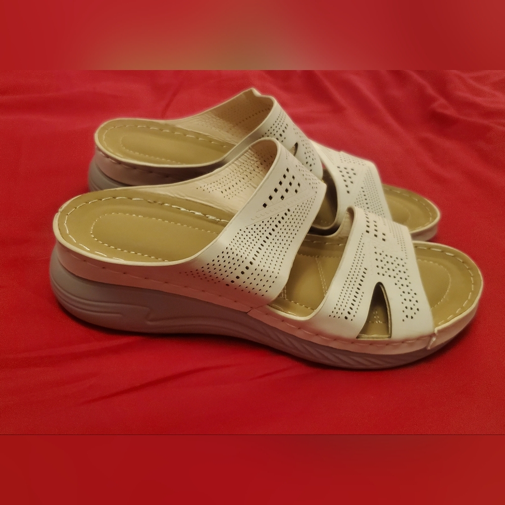 NWOT, Tan & Cream Ortho Sandals, PVC Leather Upper, Insole, Rubber Sole, 7